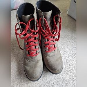 Sorel Lexi Gray Lace-Up Women’s Wedge Boots with Red Laces Waterproof Size 6